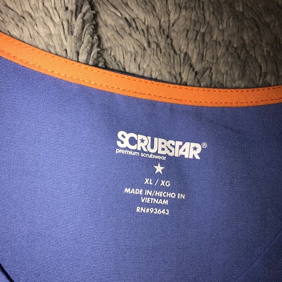 New scrub set/ pockets/draw strings 😷🌎 - Picture 3 of 6